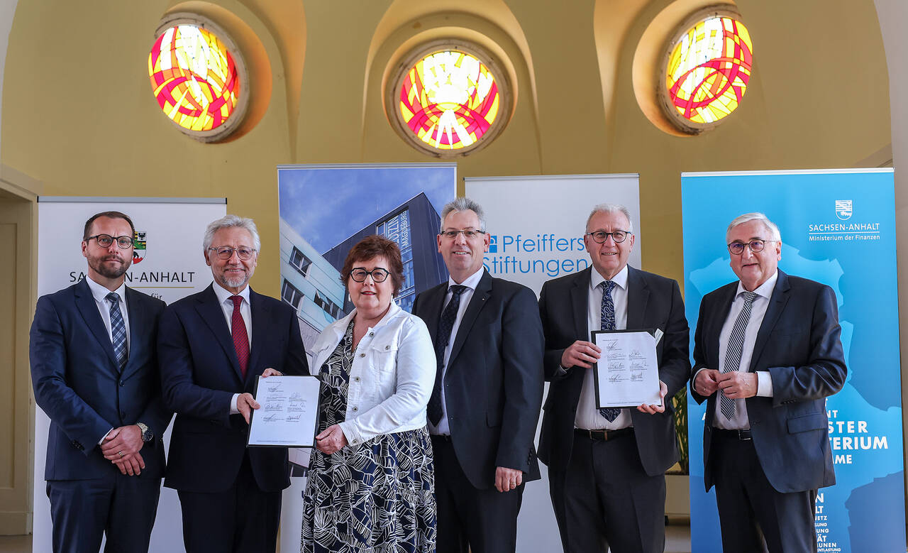 Die Lungenklinik Lostau der Pfeifferschen Stiftungen und Universitätsklinikum Magdeburg gehen Kooperation ein Kooperationsunterzeichnung Lungenklinik Lostau Universitätsklinikum Magdeburg