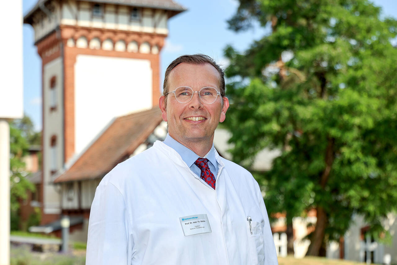 Prof. Dr. med. Thorsten Walles hat zum 1. Juni 2023 die Position des Chefarztes der Klinik für Thoraxchirurgie der Lungenklinik Lostau übernommen Prof. Dr. med. Thorsten Walles