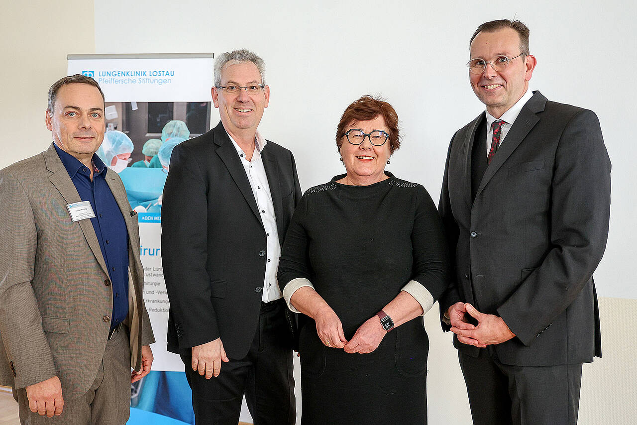 Klinik für Thoraxchirurgie in der Lungenklink Lostau feierte 25-jähriges Jubiläum Ärztliche und Geschäftsleitung der Lungenklinik mit Gesundheitsministerin Petra Grimm-Benne