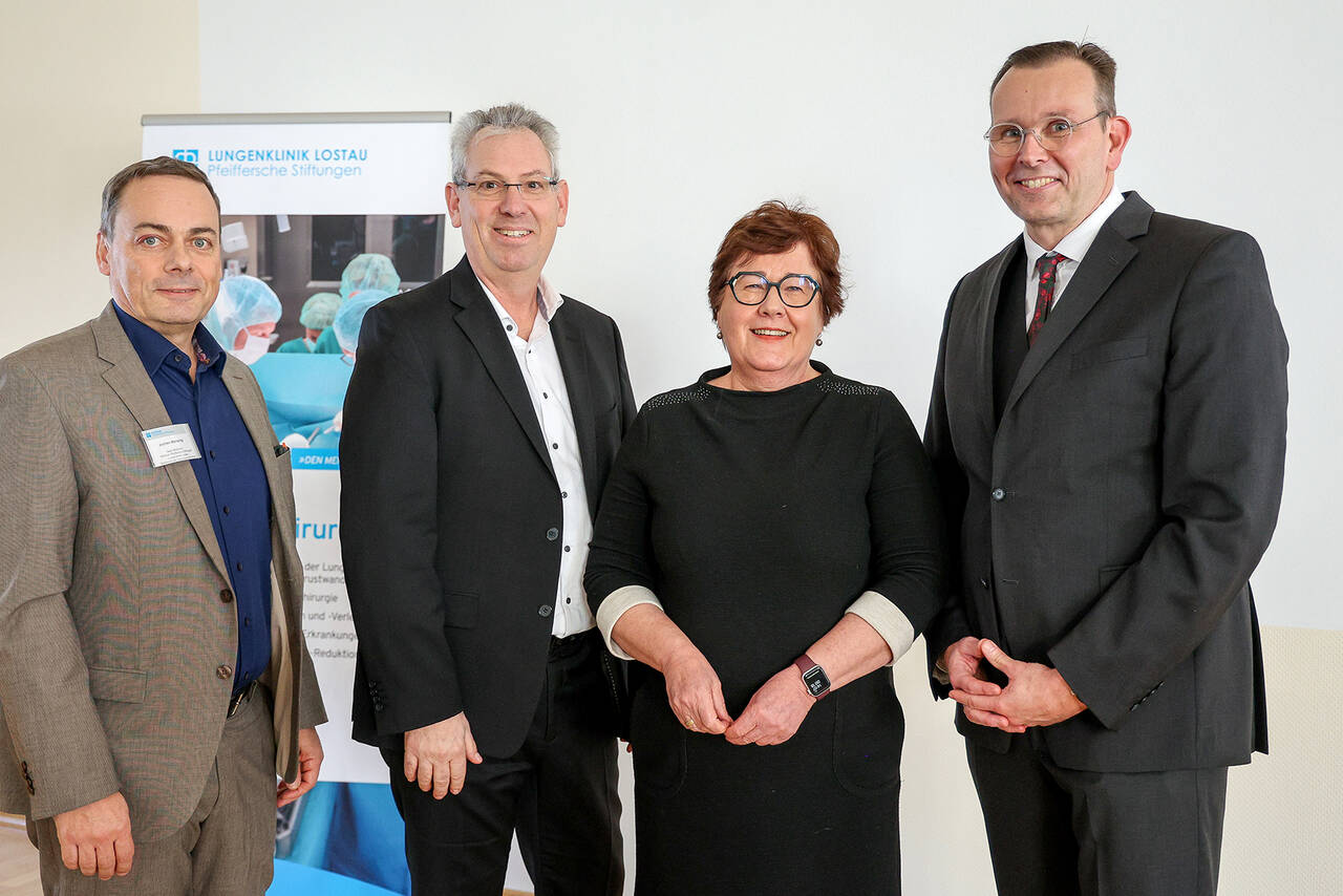 Ärztliche und Geschäftsleitung der Lungenklinik mit Gesundheitsministerin Petra Grimm-Benne