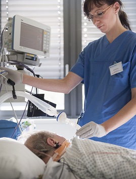 Qualitätssicherung in der Patientenversorgung Krankenschwester am Patientenbett