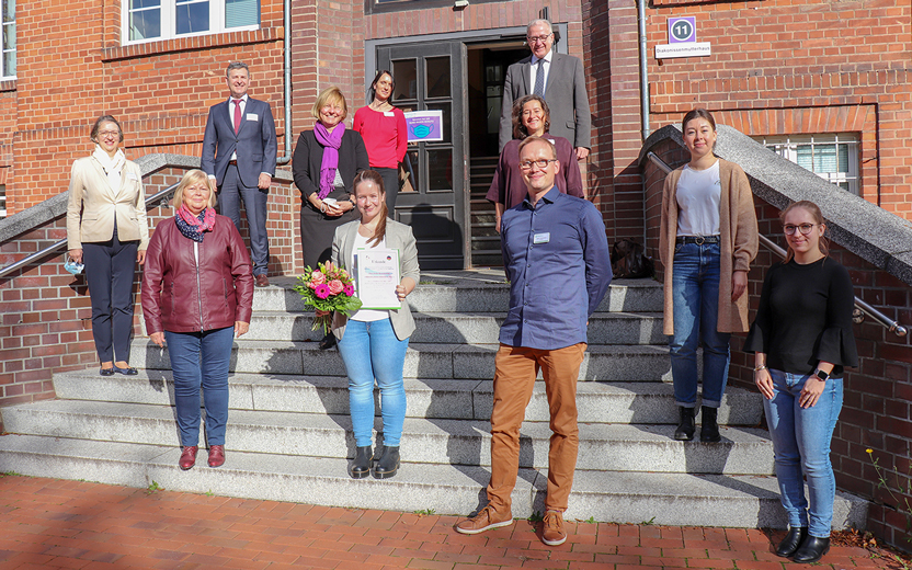 Jördis Kroschowski ist die beste Pflegeschülerin Sachsen-Anhalts 2020 Urkundenübergabe Beste Pflegeschülerin Sachsen-Anhalt 2020